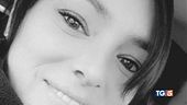 Uccisa davanti a casa è caccia al compagno