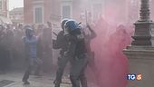Scontri Bologna, tre agenti feriti