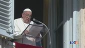 Francesco con i poveri "Basta guerra e fame"