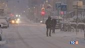 Neve e venti gelidi mare in tempesta