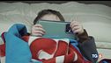 Smartphone in mano a bambini di un anno!
