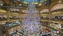 Natale a Parigi tra luci e crisi