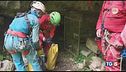 Ferita e intrappolata "Non scenderò mai più"