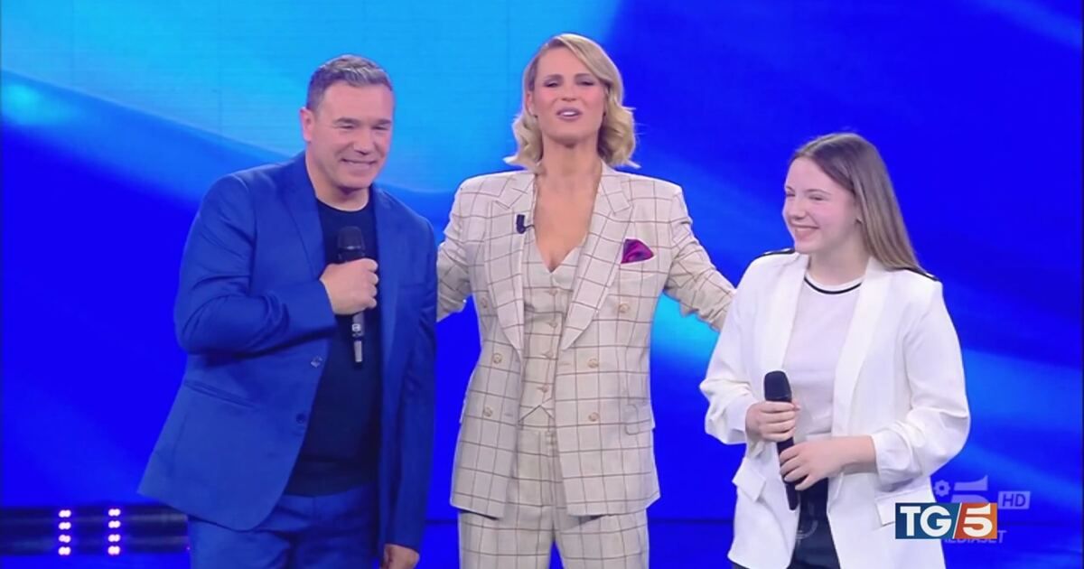 TG5: Ottimo esordio per Michelle Hunziker Video | Mediaset Infinity