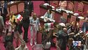 Le riforme spaccano Bagarre in Parlamento