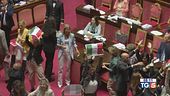 Le riforme spaccano Bagarre in Parlamento
