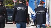 Botte e affare sporchi sulla palle di migranti