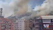 Paura e disagi a Roma per un vasto incendio