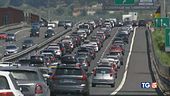 Lunghe code d'agosto sognando le vacanze