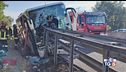 Grave incidente sull'A1 per un gruppo di turisti