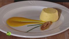 Sformato di patate con crema di carote e cipolla caramellata