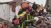 Esplode palazzina, tre in salvo