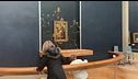 Eco-vandali, zuppa sulla Gioconda