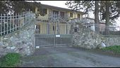Ex pilota rapinato in villa