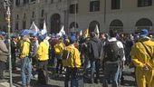 Protesta contro il miele taroccato
