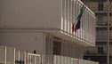 Al processo con il volto tumefatto