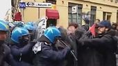 Scontri e blitz, allarme anarchici