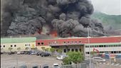 Maxi incendio, nube nera su Bolzano