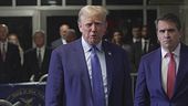 Processo a Trump, De Niro show