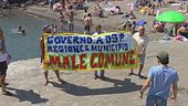 Spiagge libere, protesta a Napoli