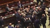 Rissa in Parlamento, 11 sospesi