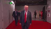 Trump acclamato da eroe