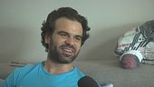 "Io, ingessato con il cartone"