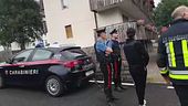 Uccide padre e vicina, poi si spara