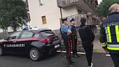 Uccide padre e vicina, poi si spara