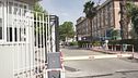 Muore in ospedale, botte ai medici