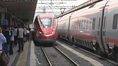 Travolto sui binari, treni nel caos