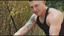 Spara e uccide, poliziotto linciato