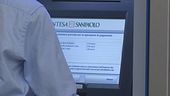 Il bancario spione non era solo