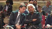 Conte "licenzia" Grillo