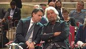 Conte "licenzia" Grillo