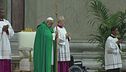 Papa, "Non dimentichiamo i poveri"