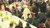 Il Papa a pranzo con i poveri