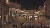 Folla ai mercatini, voglia di Natale