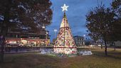 Un albero di Natale all'uncinetto