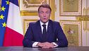 Francia, Macron sulle barricate