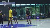 Lebron e Bronny James in campo insieme: il servizio