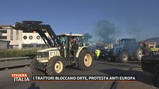 Trattori bloccano Orte, protesta anti Europa