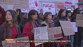 Gli studenti in corteo a Roma: Piantedosi dimettiti