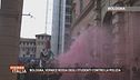 Bologna, vernice rossa degli studenti contro la polizia