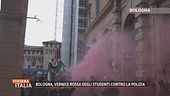 Bologna, vernice rossa degli studenti contro la polizia