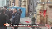Bologna, vernice contro la polizia