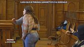 Ilaria Salis in tribunale ammanettata e al guinzaglio