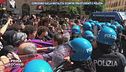 Convegno sulla natalità: scontri tra studenti e polizia