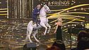 L'arrivo a cavallo di Andrea Bocelli