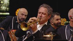 Claudio Santamaria nell'orchestra di "Michelle Impossible & Friends"